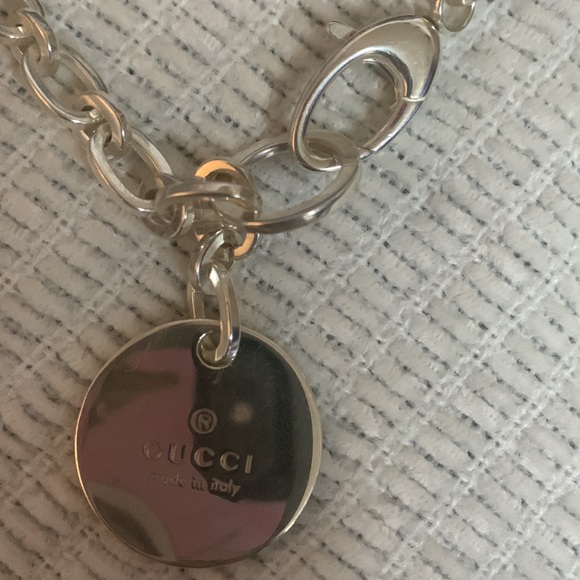 Gucci chain link choker necklace with pouch and box. - Picture 3 of 7